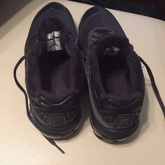 NEW Nike Sneakers - Picture 5 of 8